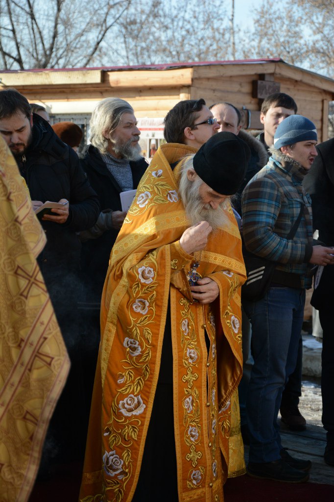 Воскресные молебны о возрождении храма Богоявления в Дорогомилово.